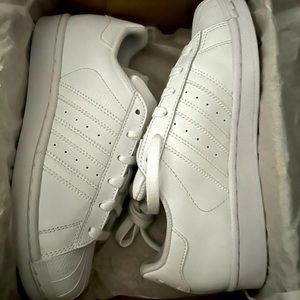 **BRAND NEW ADIDAS ✨SUPERSTARS✨ WHITE/WHITE STRIPES!!** Size 4 (runs big)